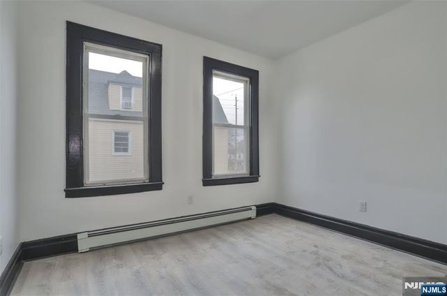 445 15th Street, Newark, NJ 07103