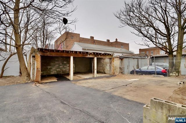 445 15th Street, Newark, NJ 07103