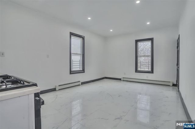 445 15th Street, Newark, NJ 07103