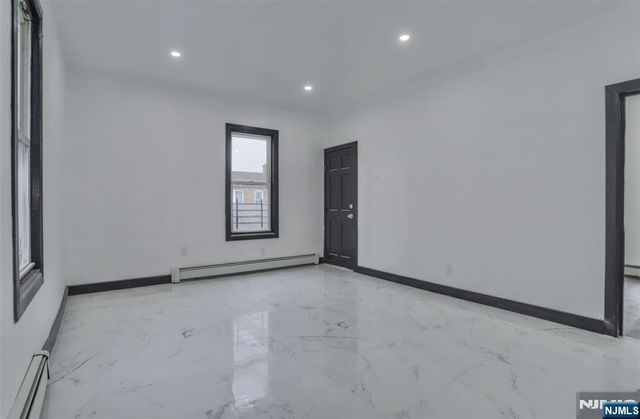 445 15th Street, Newark, NJ 07103