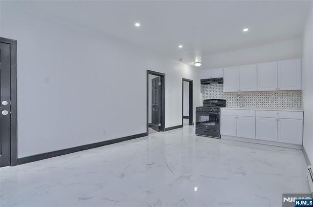 445 15th Street, Newark, NJ 07103