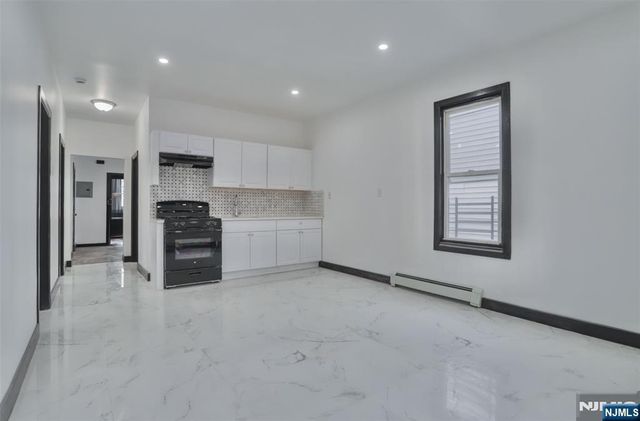 445 15th Street, Newark, NJ 07103