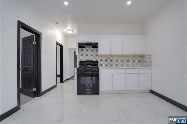445 15th Street, Newark, NJ 07103