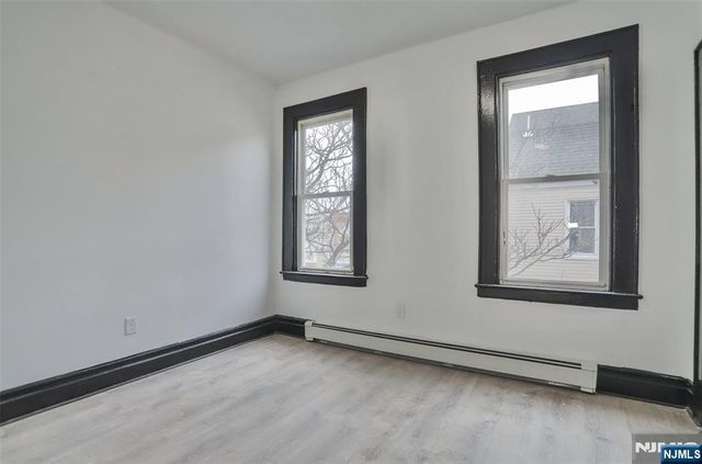 445 15th Street, Newark, NJ 07103