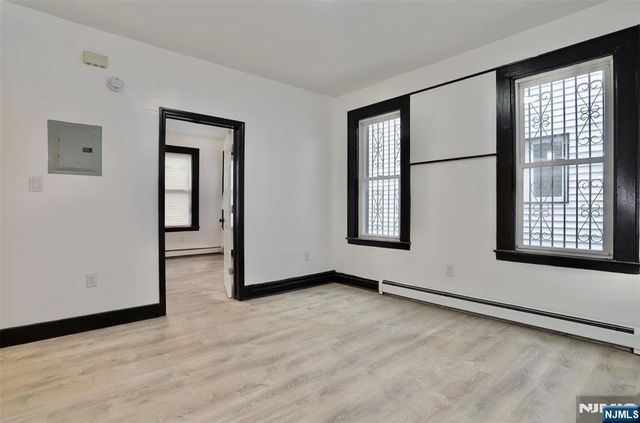 445 15th Street, Newark, NJ 07103