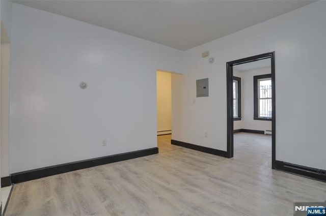 445 15th Street, Newark, NJ 07103