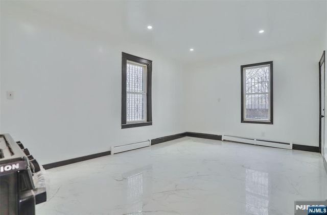 445 15th Street, Newark, NJ 07103