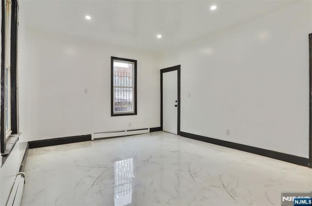 445 15th Street, Newark, NJ 07103