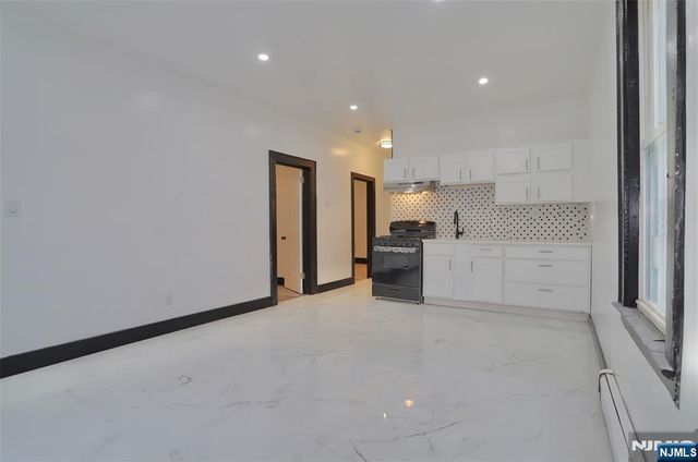 445 15th Street, Newark, NJ 07103