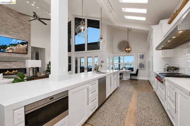 671 Willow Lake Rd, Discovery Bay, CA 94505