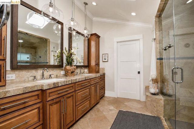 671 Willow Lake Rd, Discovery Bay, CA 94505