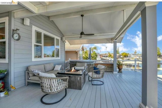 671 Willow Lake Rd, Discovery Bay, CA 94505