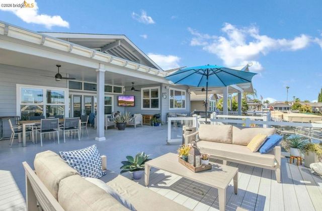 671 Willow Lake Rd, Discovery Bay, CA 94505