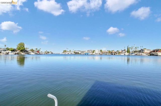 671 Willow Lake Rd, Discovery Bay, CA 94505