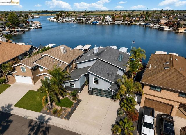 671 Willow Lake Rd, Discovery Bay, CA 94505
