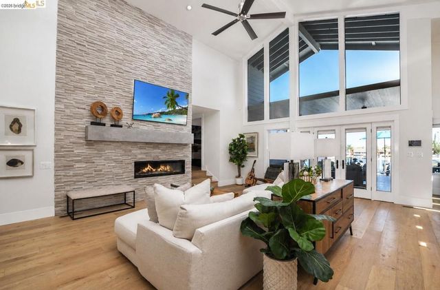 671 Willow Lake Rd, Discovery Bay, CA 94505