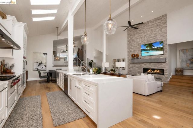671 Willow Lake Rd, Discovery Bay, CA 94505