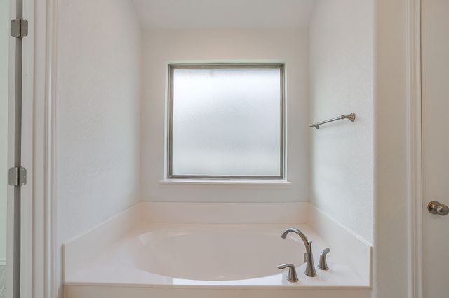 6817 Trail Rock Drive, Benbrook, TX 76126