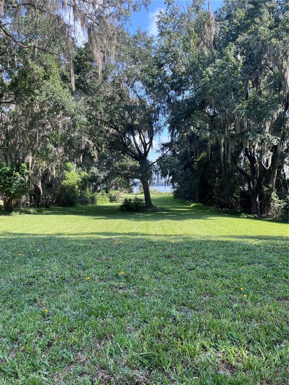 Image 11 of property listing at 16928 NE 120TH AVENUE, Waldo, FL 32694