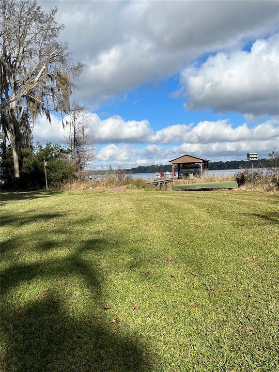 Image 6 of property listing at 16928 NE 120TH AVENUE, Waldo, FL 32694