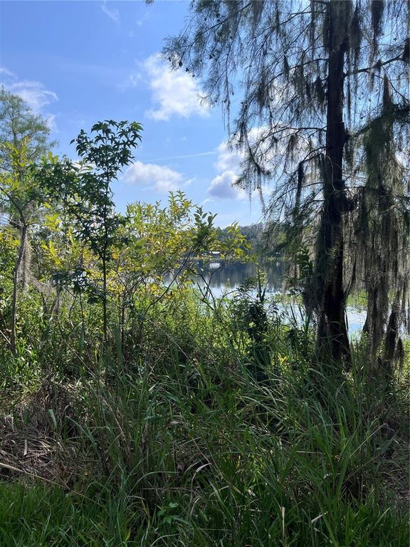 Image 8 of property listing at 16928 NE 120TH AVENUE, Waldo, FL 32694