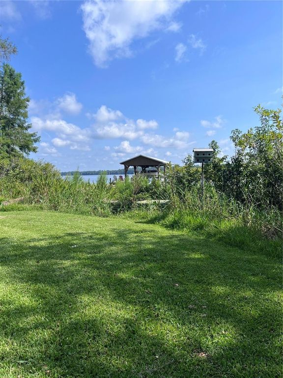 Image 9 of property listing at 16928 NE 120TH AVENUE, Waldo, FL 32694