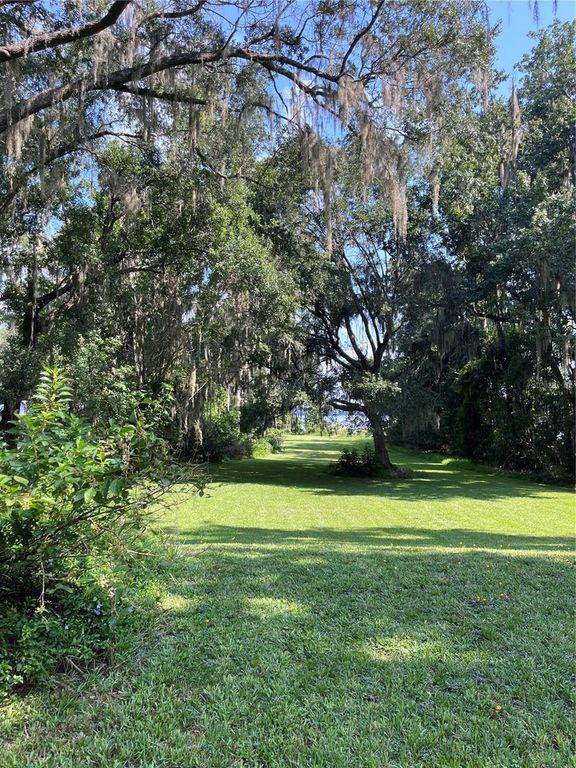 Image 10 of property listing at 16928 NE 120TH AVENUE, Waldo, FL 32694