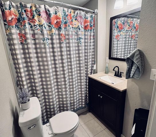 311 S Lapham Peak ROAD, Delafield, WI 53018