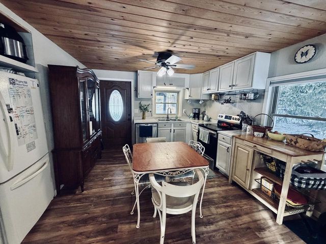 311 S Lapham Peak ROAD, Delafield, WI 53018