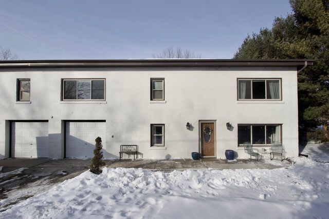 311 S Lapham Peak ROAD, Delafield, WI 53018