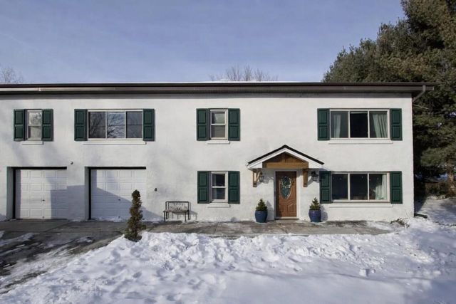 311 S Lapham Peak ROAD, Delafield, WI 53018