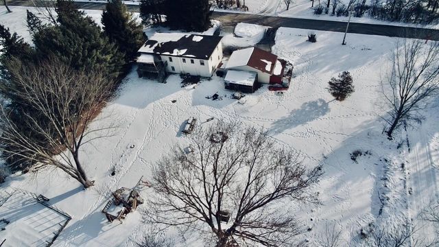 311 S Lapham Peak ROAD, Delafield, WI 53018