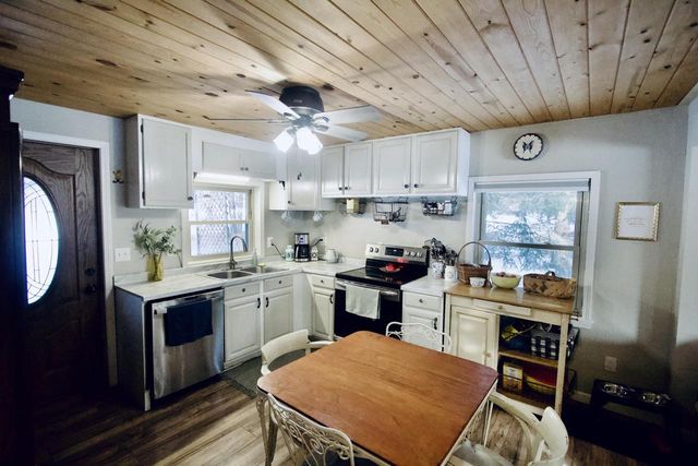 311 S Lapham Peak ROAD, Delafield, WI 53018