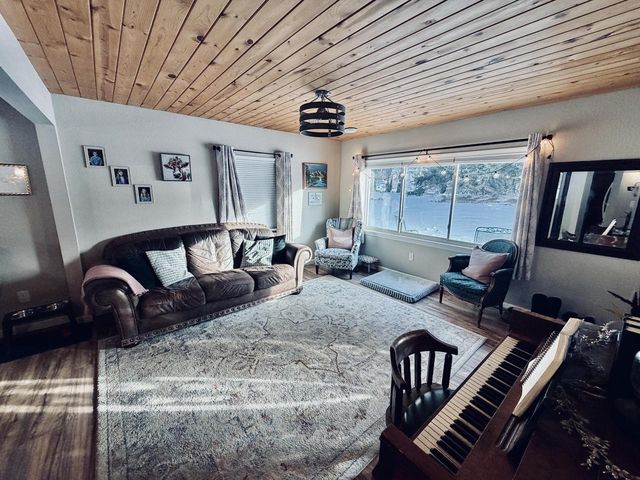 311 S Lapham Peak ROAD, Delafield, WI 53018