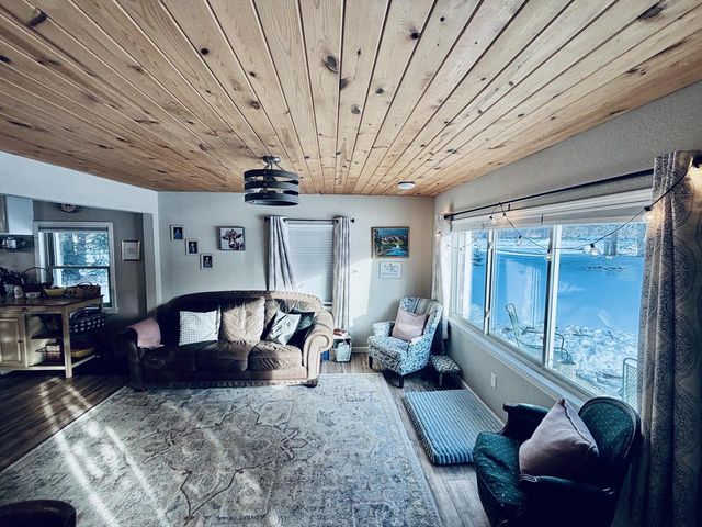 311 S Lapham Peak ROAD, Delafield, WI 53018