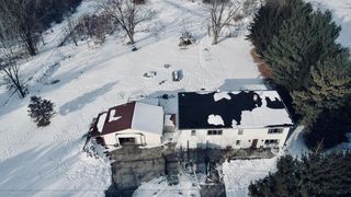 311 S Lapham Peak ROAD, Delafield, WI 53018