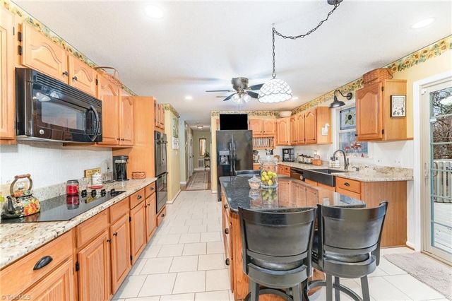 4550 Longworth Drive, Kernersville, NC 27284