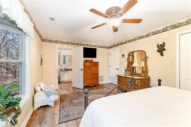 4550 Longworth Drive, Kernersville, NC 27284