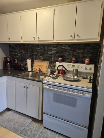 2 Silvestri Cir Unit 6, Derry, NH 03038