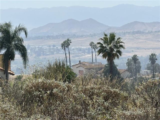 8385 Indian Knolls, Jurupa Valley, CA 92509