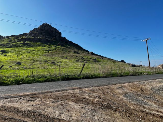 W Cajon Avenue, Woodlake, CA 93286