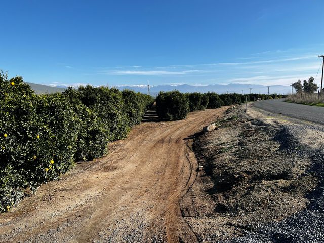 W Cajon Avenue, Woodlake, CA 93286