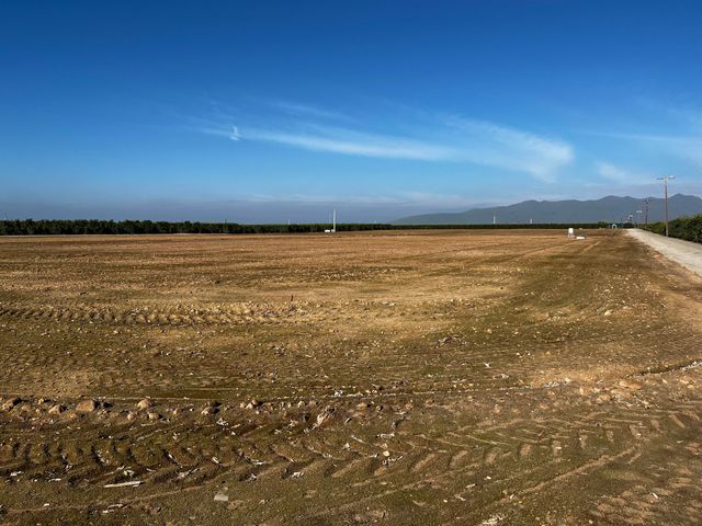 W Cajon Avenue, Woodlake, CA 93286