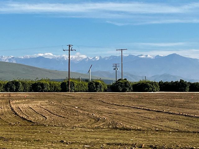 W Cajon Avenue, Woodlake, CA 93286