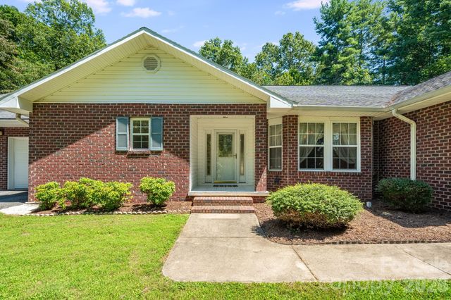 225 Arbor Lane, Hendersonville, NC 28791