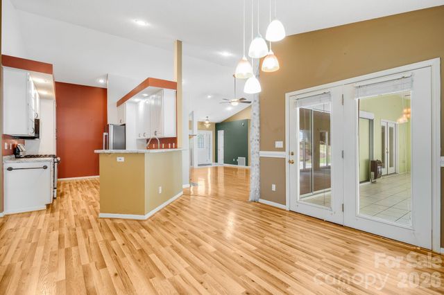 225 Arbor Lane, Hendersonville, NC 28791