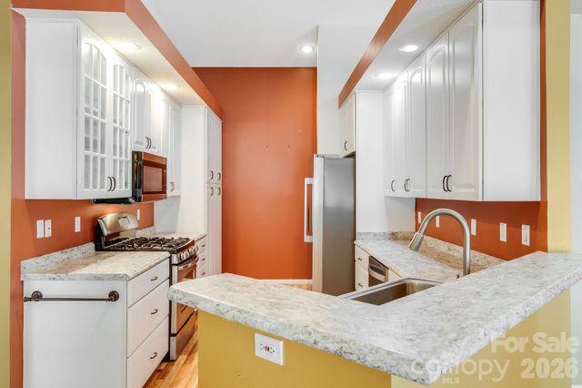 225 Arbor Lane, Hendersonville, NC 28791