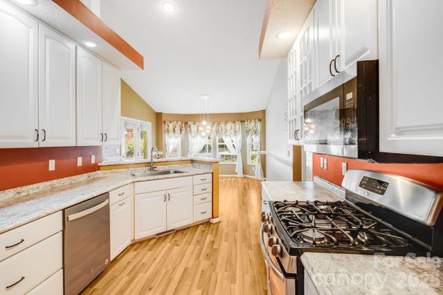 225 Arbor Lane, Hendersonville, NC 28791