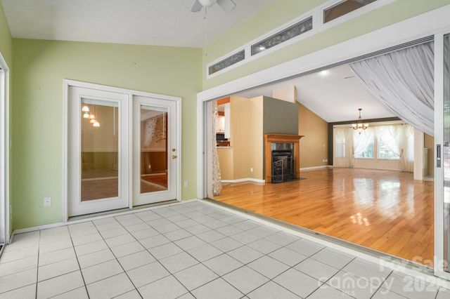 225 Arbor Lane, Hendersonville, NC 28791