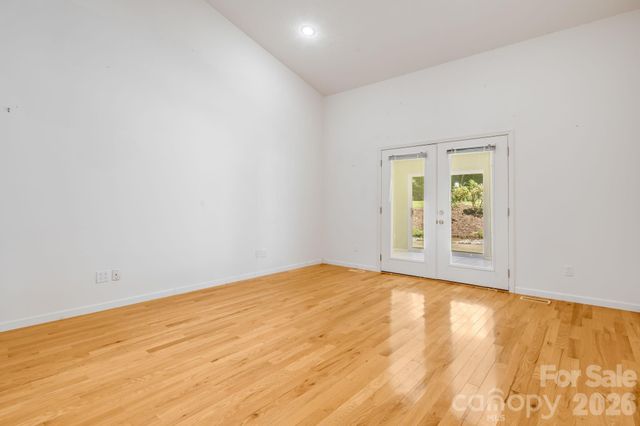225 Arbor Lane, Hendersonville, NC 28791